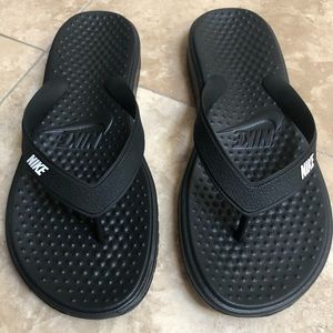 Big kids Nike Solay thong sandal